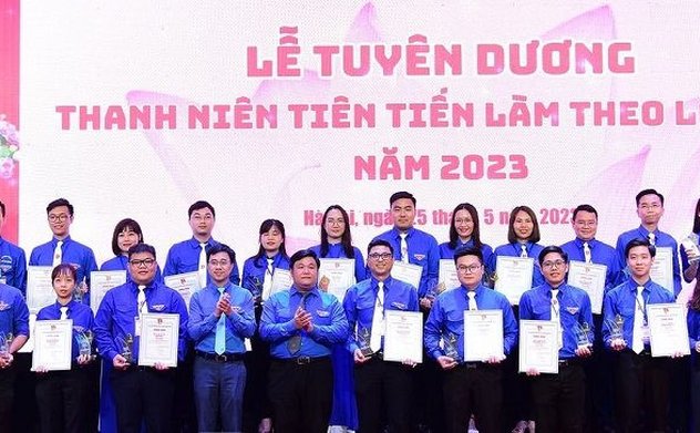 Luôn phấn đấu, nỗ lực vượt qua mọi khó khăn, thử thách