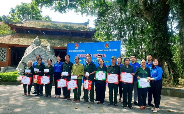 Chi đoàn thanh niên Kiểm toán nhà nước khu vực X tổ chức chương trình “Hành trình về nguồn”