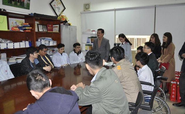 Văn phòng Đảng - Đoàn thể tặng 40 suất quà cho bệnh nhân, bệnh nhi Viện Huyết học - Truyền máu Trung ương